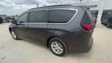 Used 2022 Chrysler Pacifica Touring-L image 4