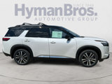 New 2025 Nissan Pathfinder Platinum image 2