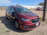 Used 2023 Chrysler Pacifica Limited image 2