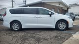 Used 2023 Chrysler Pacifica Touring-L image 6