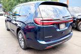 Used 2024 Chrysler Pacifica Limited image 3