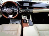Used 2017 Lexus ES 300h w/ Luxury Package image 2