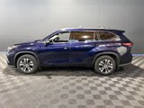 Used 2021 Toyota Highlander XLE image 2