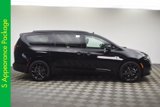 New 2026 Chrysler Pacifica Limited w/ Uconnect Theater Family Group image 4