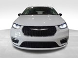 Used 2024 Chrysler Pacifica Touring-L image 2