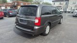 Used 2016 Chrysler Town & Country Touring image 5