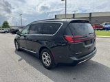 Used 2023 Chrysler Pacifica Limited image 5