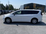 New 2025 Chrysler Pacifica Select image 4