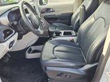 Used 2023 Chrysler Pacifica Touring-L image 3