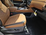 New 2025 Nissan Pathfinder Platinum image 6