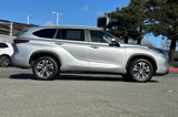 Used 2023 Toyota Highlander XLE image 3