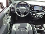 New 2025 Chrysler Pacifica Select image 2