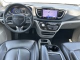 Used 2023 Chrysler Pacifica Touring-L image 3
