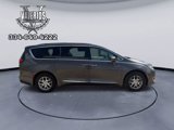 Used 2020 Chrysler Pacifica Touring-L image 5