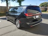 Used 2025 Chrysler Pacifica Select image 5