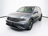 Used 2024 Volkswagen Tiguan SE w/ Panoramic Sunroof Package image 3