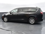 Used 2023 Chrysler Pacifica Touring-L image 2