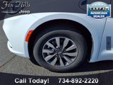 New 2025 Chrysler Pacifica Select image 5