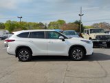 Used 2023 Toyota Highlander XLE image 2