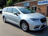 Used 2023 Chrysler Pacifica Touring-L image 3