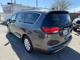 Used 2018 Chrysler Pacifica Touring-L image 6