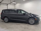 New 2025 Chrysler Pacifica Select image 2