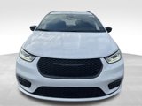 New 2025 Chrysler Pacifica Limited image 3