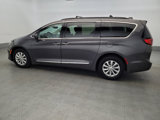 Used 2017 Chrysler Pacifica Touring-L image 3