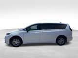 New 2025 Chrysler Pacifica Select image 5