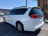 Used 2022 Chrysler Pacifica Touring-L image 3