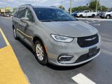 Used 2022 Chrysler Pacifica Touring-L image 2