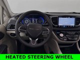Used 2023 Chrysler Pacifica Limited image 3