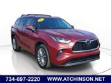 Used 2023 Toyota Highlander L image 2