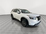 New 2025 Nissan Pathfinder SL image 2