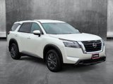 Used 2024 Nissan Pathfinder SV image 3