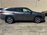 Used 2022 Toyota Highlander XLE image 4