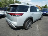 New 2025 Nissan Pathfinder SL image 3