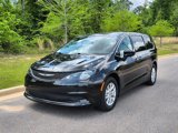Used 2022 Chrysler Voyager LX image 2
