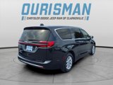 Used 2023 Chrysler Pacifica Touring-L image 3