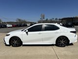 Used 2022 Toyota Camry SE image 2