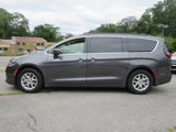 Used 2022 Chrysler Pacifica Touring-L image 6