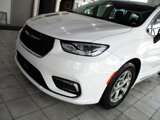 Used 2023 Chrysler Pacifica Limited image 6