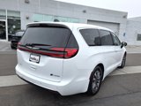 Certified 2024 Chrysler Pacifica Select image 5