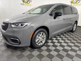 New 2025 Chrysler Pacifica Select image 3