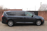 Used 2021 Chrysler Pacifica Touring-L image 5