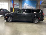 Used 2023 Chrysler Pacifica Touring-L image 2