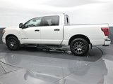 Used 2024 Nissan Titan SV w/ SV Convenience Package image 3