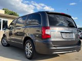 Used 2014 Chrysler Town & Country Touring-L image 3
