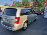 Used 2016 Chrysler Town & Country Touring image 4