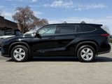 Used 2022 Toyota Highlander LE image 2